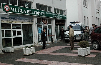 Belediye kasasını soydular