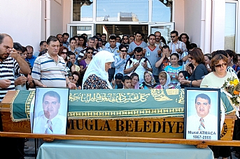 Akademisyeni, kırık ayağı öldürdü